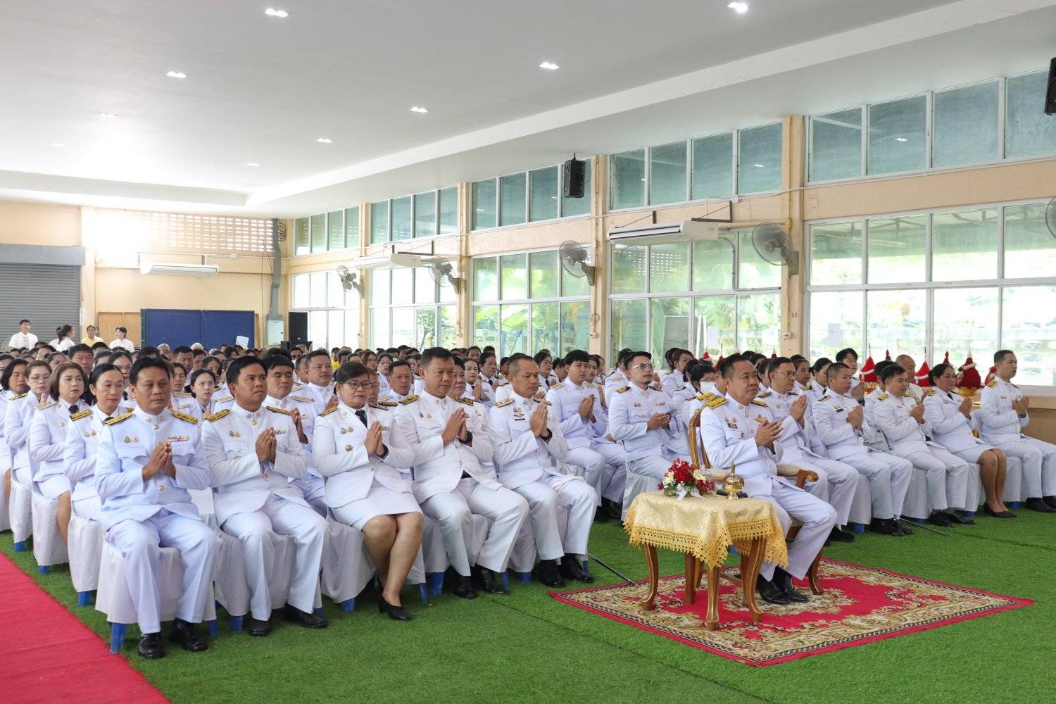 พช.อำเภอหนองโดน จังหวัดสระบุรี ร่วมพิธีเจริญพระพุทธมนต์ พิธีทำบุญตักบาตรถวายพระราชกุศลและพิธีวางพานพุ่มดอกไม้ถวายราชสักการะ กิจกรรมเฉลิมพระเกียรติ พระบาทสมเด็จพระปรเมนทรมหาอนันทมหิดล พระอัฐมรามาธิบดินทร เนื่องในวันคล้ายวันพระราชสมภพครบ 100 ปี 20 กันยายน 2568