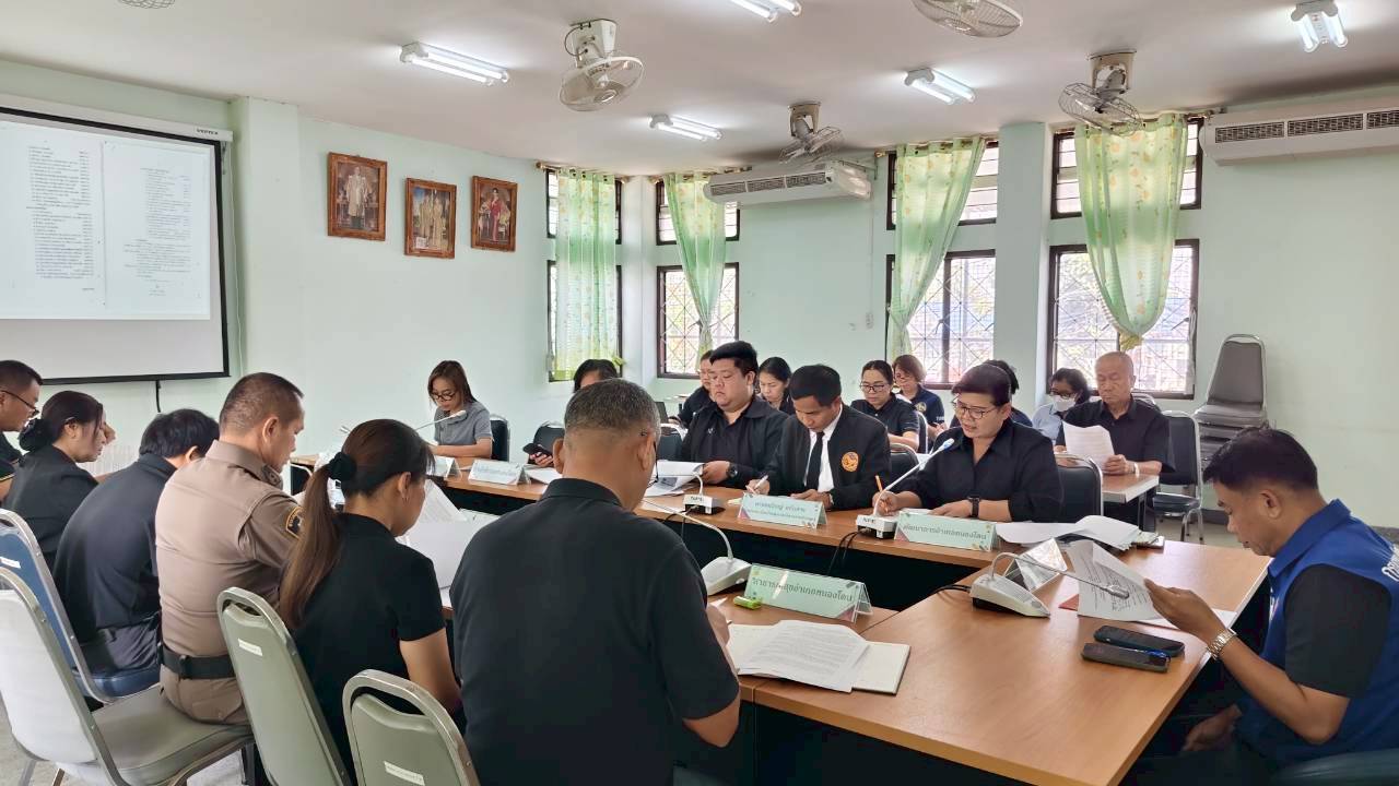 พช.อำเภอหนองโดน จัดประชุมการนำเสนอผลการจัดเก็บและรับรองคุณภาพข้อมูลความจำเป็นพื้นฐาน (จปฐ.) ระดับอำเภอ